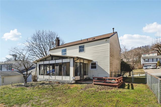114 Tangleview Dr, White Oak, PA 15131