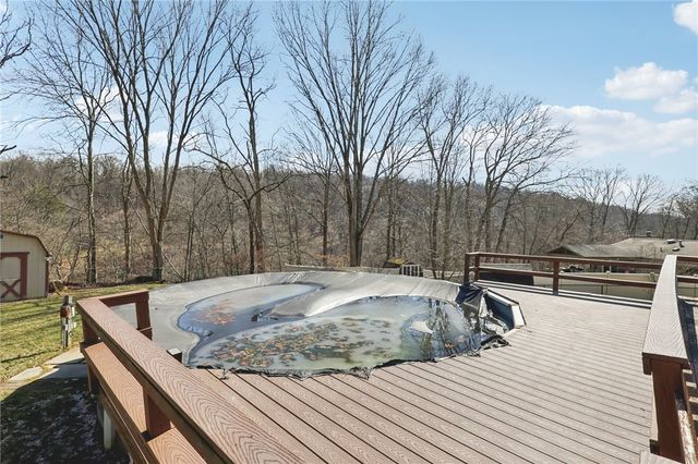 114 Tangleview Dr, White Oak, PA 15131