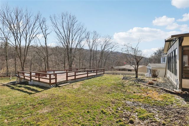 114 Tangleview Dr, White Oak, PA 15131