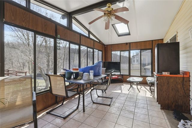 114 Tangleview Dr, White Oak, PA 15131