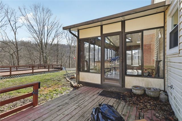 114 Tangleview Dr, White Oak, PA 15131