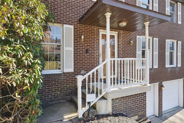 114 Tangleview Dr, White Oak, PA 15131