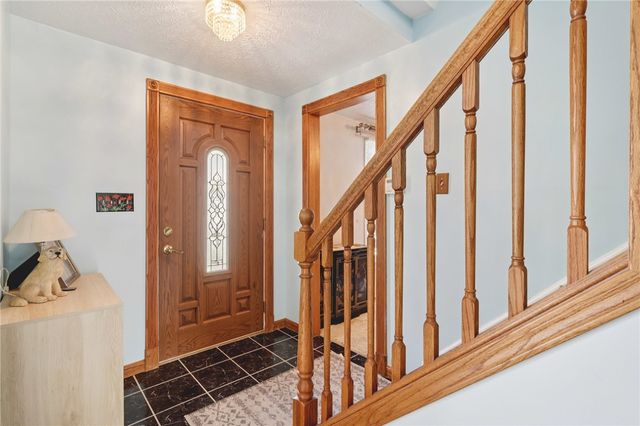 114 Tangleview Dr, White Oak, PA 15131