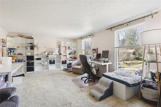 114 Tangleview Dr, White Oak, PA 15131