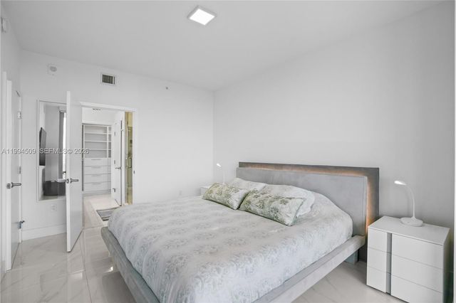 16385 NE Biscayne Blvd 1402, North Miami Beach, FL 33160