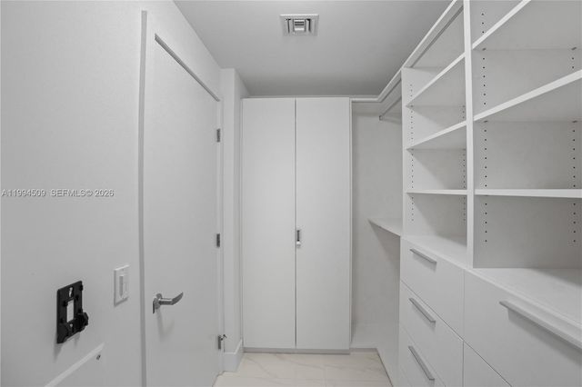 16385 NE Biscayne Blvd 1402, North Miami Beach, FL 33160