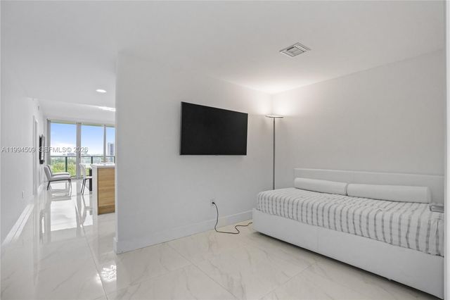 16385 NE Biscayne Blvd 1402, North Miami Beach, FL 33160