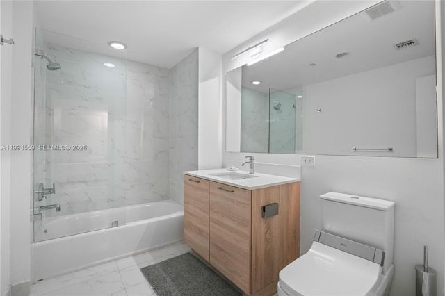 16385 NE Biscayne Blvd 1402, North Miami Beach, FL 33160