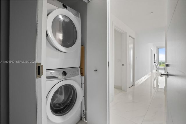 16385 NE Biscayne Blvd 1402, North Miami Beach, FL 33160