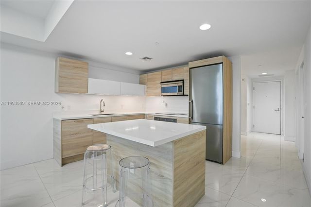 16385 NE Biscayne Blvd 1402, North Miami Beach, FL 33160