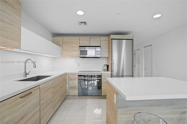 16385 NE Biscayne Blvd 1402, North Miami Beach, FL 33160