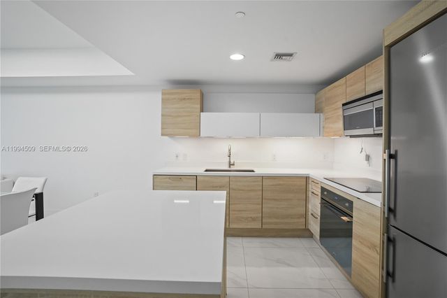 16385 NE Biscayne Blvd 1402, North Miami Beach, FL 33160