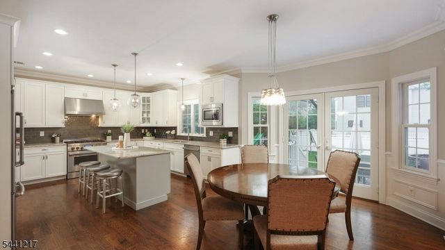 621 Green Briar Ct, Westfield Town, NJ 07090