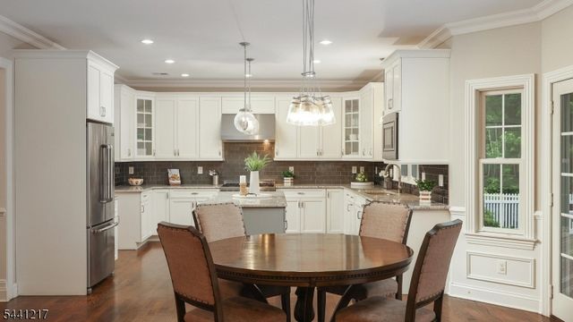 621 Green Briar Ct, Westfield Town, NJ 07090