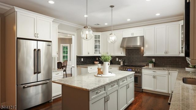621 Green Briar Ct, Westfield Town, NJ 07090