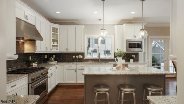 621 Green Briar Ct, Westfield Town, NJ 07090