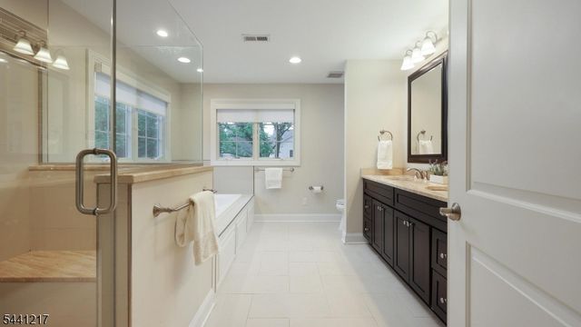 621 Green Briar Ct, Westfield Town, NJ 07090