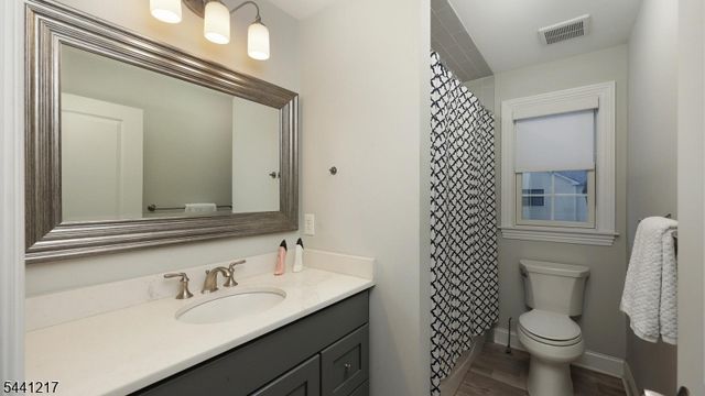 621 Green Briar Ct, Westfield Town, NJ 07090