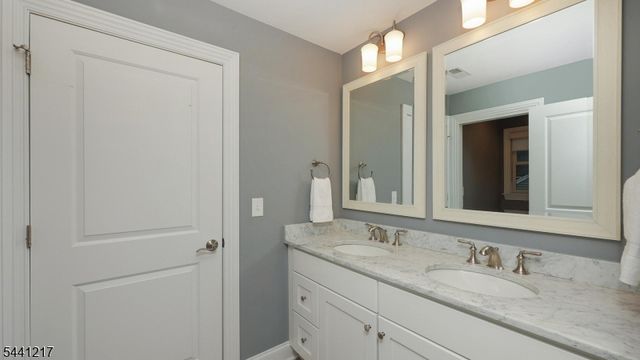 621 Green Briar Ct, Westfield Town, NJ 07090