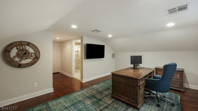 621 Green Briar Ct, Westfield Town, NJ 07090