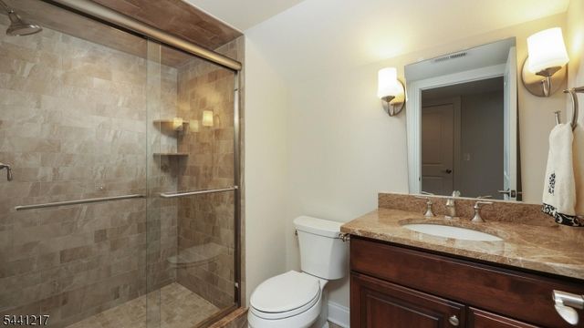 621 Green Briar Ct, Westfield Town, NJ 07090