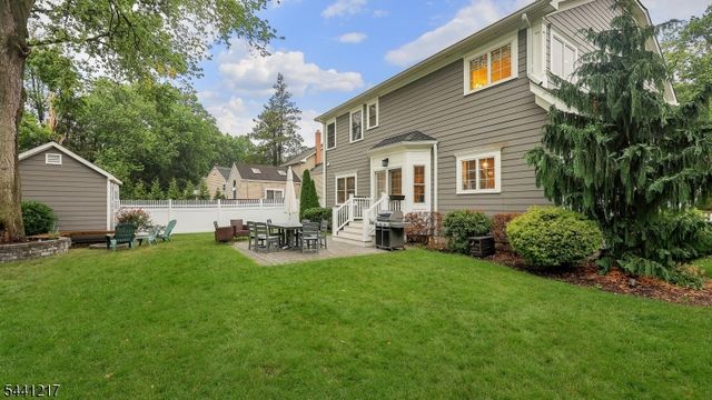 621 Green Briar Ct, Westfield Town, NJ 07090