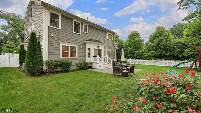 621 Green Briar Ct, Westfield Town, NJ 07090