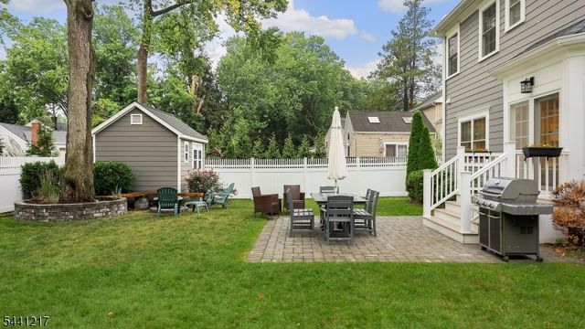621 Green Briar Ct, Westfield Town, NJ 07090