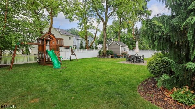 621 Green Briar Ct, Westfield Town, NJ 07090