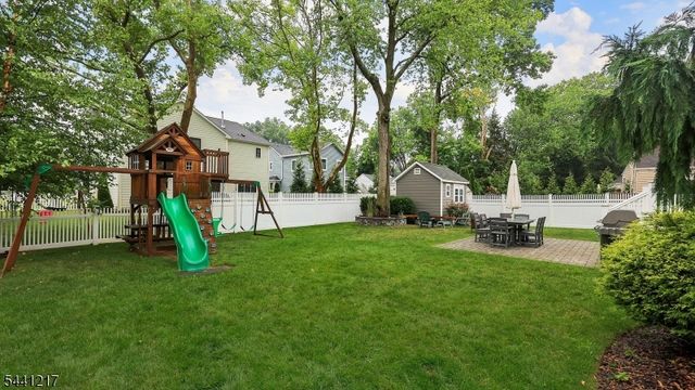 621 Green Briar Ct, Westfield Town, NJ 07090