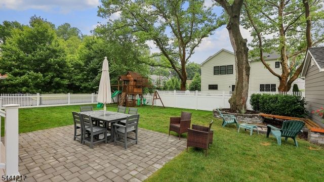 621 Green Briar Ct, Westfield Town, NJ 07090