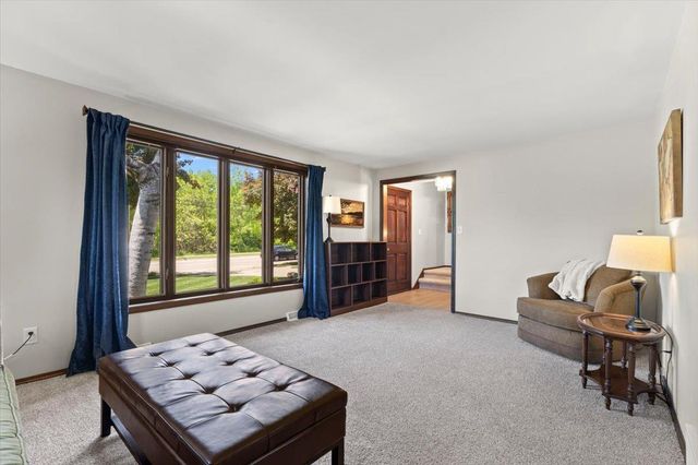 1531 LOST DAUPHIN ROAD, De Pere, WI 54115