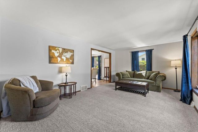 1531 LOST DAUPHIN ROAD, De Pere, WI 54115