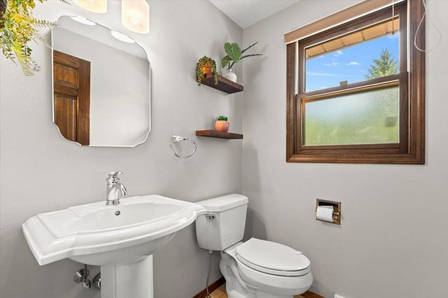 1531 LOST DAUPHIN ROAD, De Pere, WI 54115
