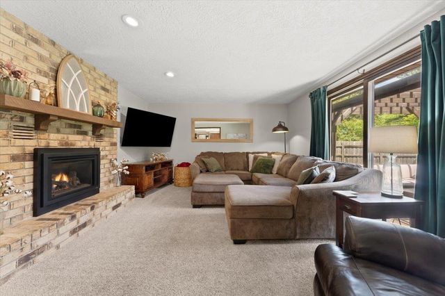 1531 LOST DAUPHIN ROAD, De Pere, WI 54115