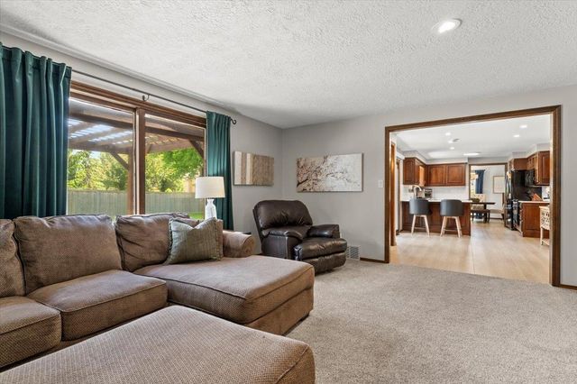 1531 LOST DAUPHIN ROAD, De Pere, WI 54115