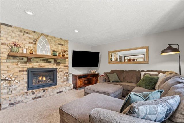 1531 LOST DAUPHIN ROAD, De Pere, WI 54115
