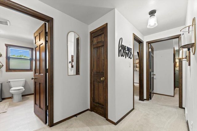 1531 LOST DAUPHIN ROAD, De Pere, WI 54115