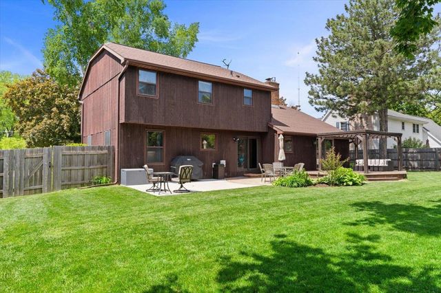 1531 LOST DAUPHIN ROAD, De Pere, WI 54115
