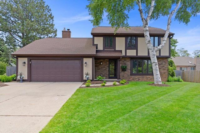 1531 LOST DAUPHIN ROAD, De Pere, WI 54115