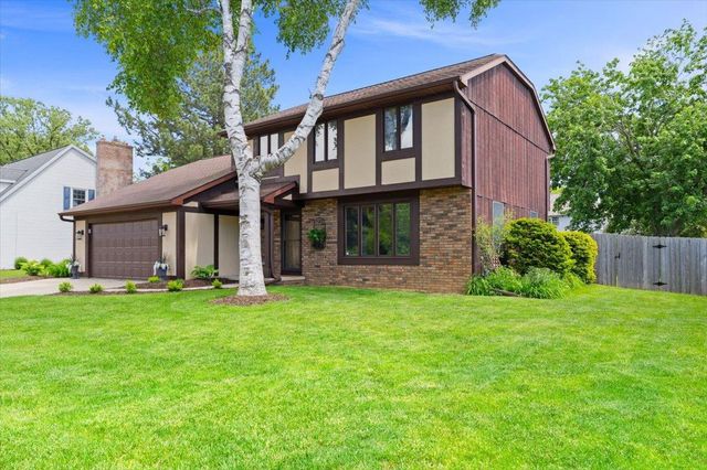 1531 LOST DAUPHIN ROAD, De Pere, WI 54115