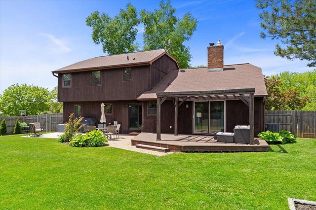 1531 LOST DAUPHIN ROAD, De Pere, WI 54115