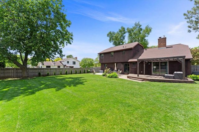 1531 LOST DAUPHIN ROAD, De Pere, WI 54115