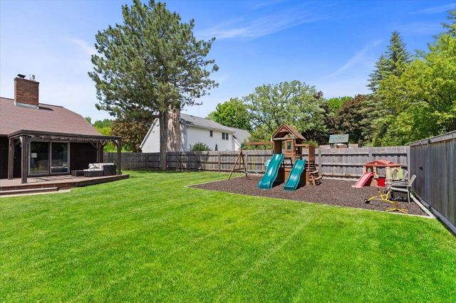 1531 LOST DAUPHIN ROAD, De Pere, WI 54115