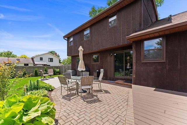 1531 LOST DAUPHIN ROAD, De Pere, WI 54115