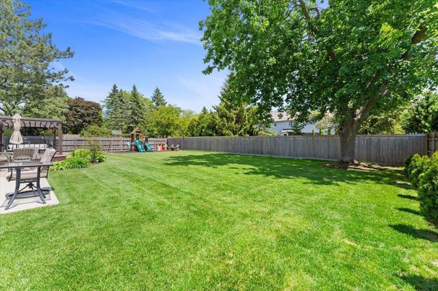 1531 LOST DAUPHIN ROAD, De Pere, WI 54115