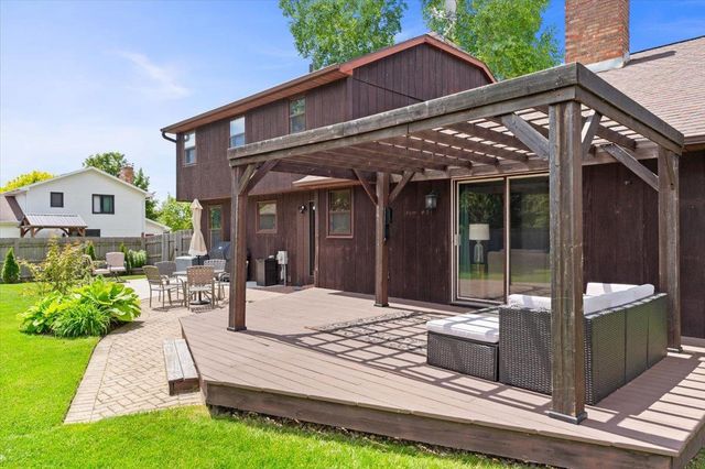1531 LOST DAUPHIN ROAD, De Pere, WI 54115