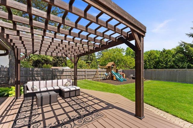 1531 LOST DAUPHIN ROAD, De Pere, WI 54115