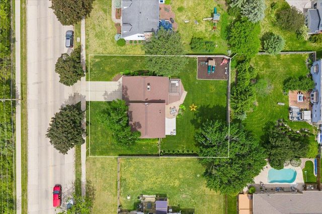 1531 LOST DAUPHIN ROAD, De Pere, WI 54115