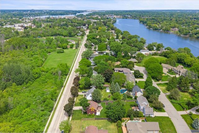 1531 LOST DAUPHIN ROAD, De Pere, WI 54115